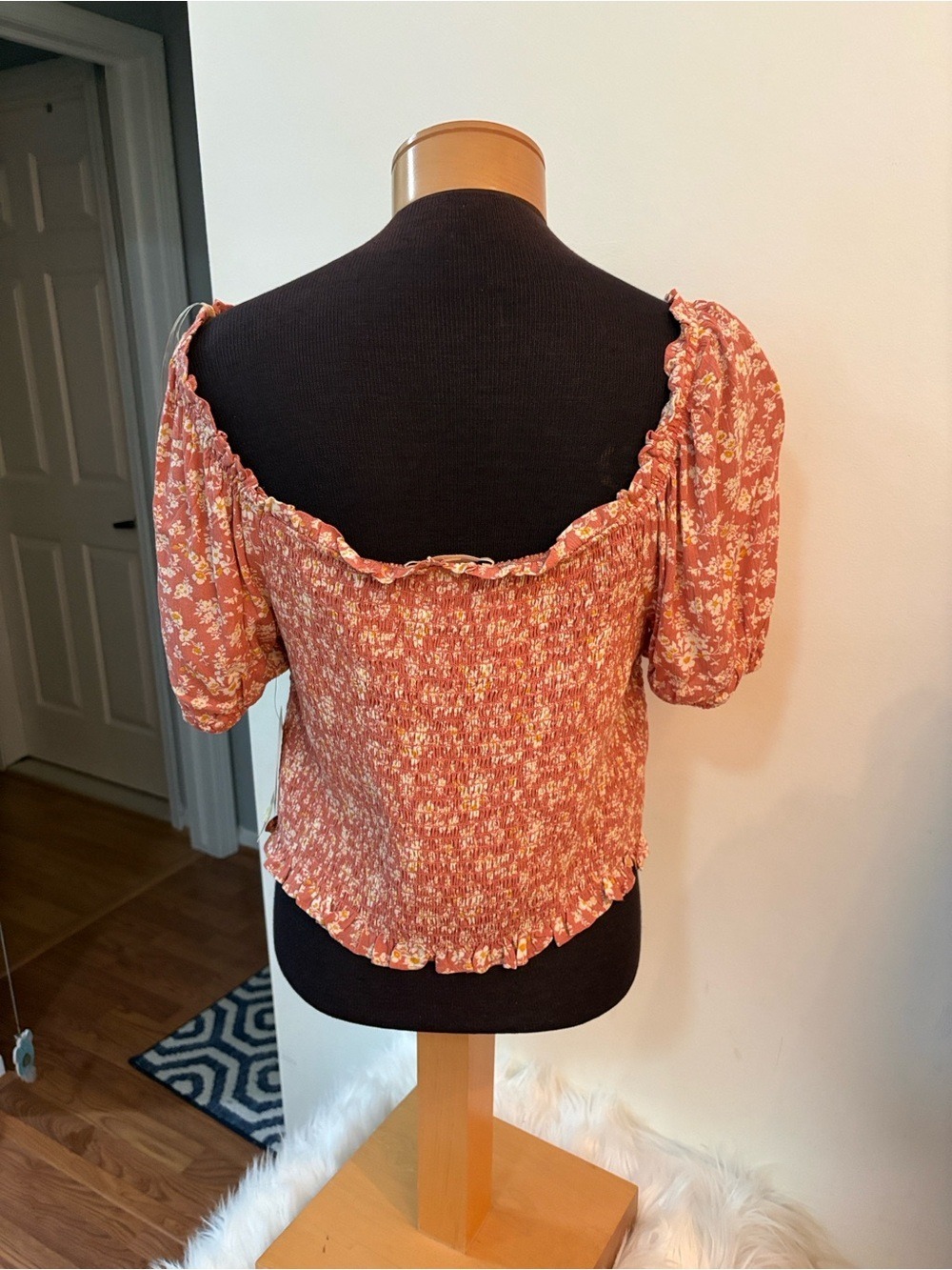 Rewind Smocked Floral Button Front Top – XL – NWT cropped length - Picture 4 of 16